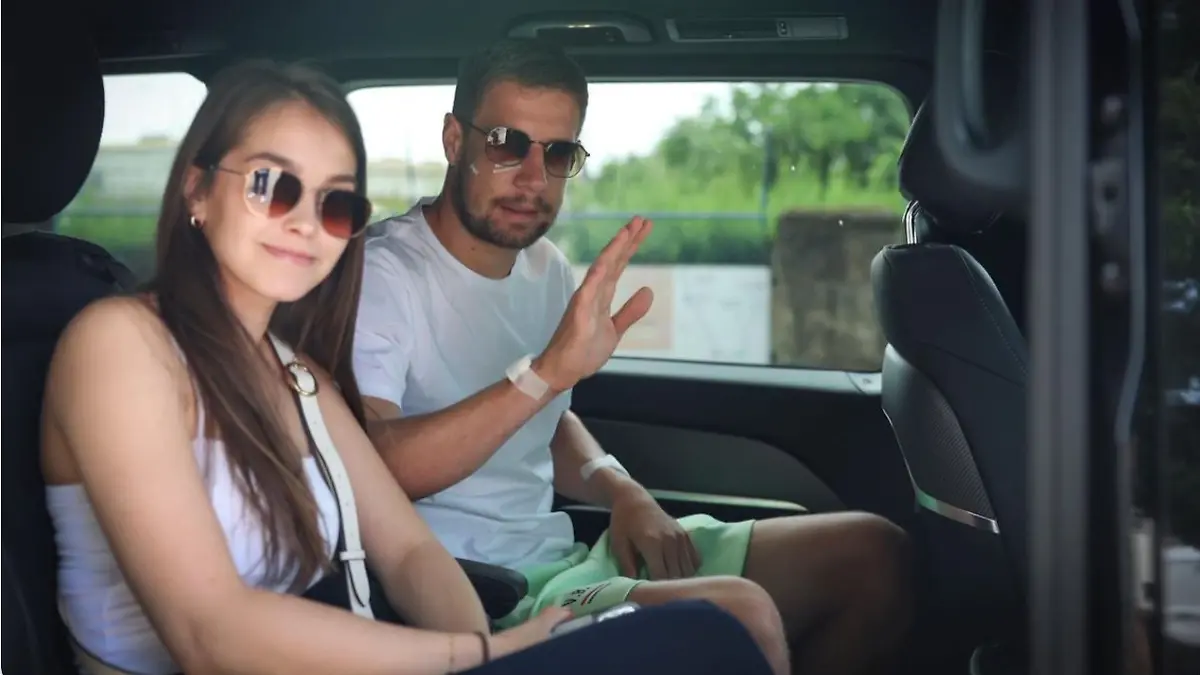 Barnabás Varga mit seiner Freundin zurück in Ungarn
