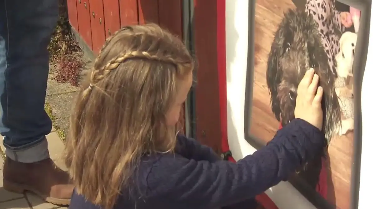 Emma vermisst Luke. Geblieben ist ihr nur ein Foto.