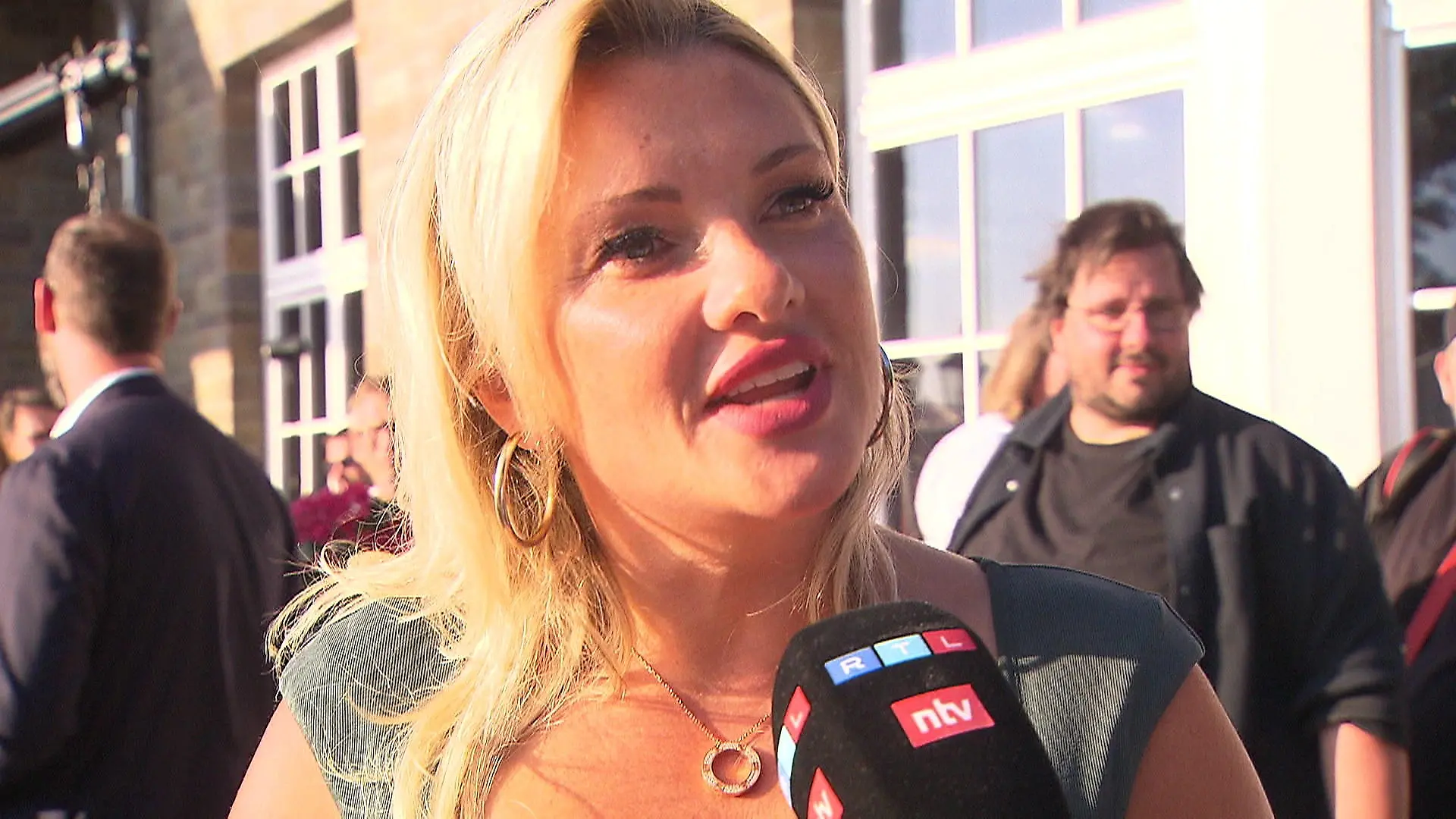 Auf diesen „EM-Hottie" steht Evelyn Burdecki Der soll ja besonders kuschelig sein!