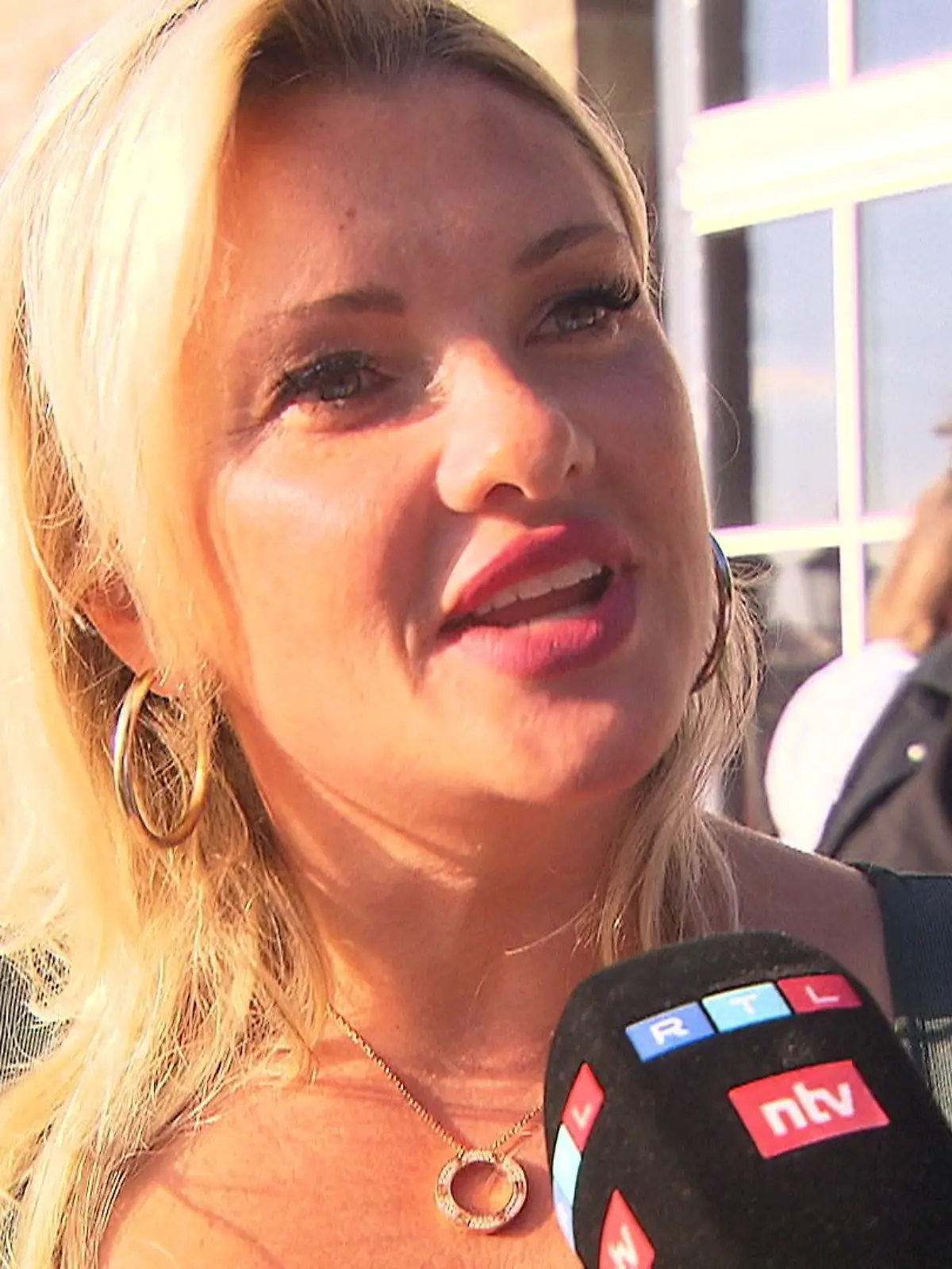 Bild zu: "Auf diesen „EM-Hottie" steht Evelyn Burdecki"