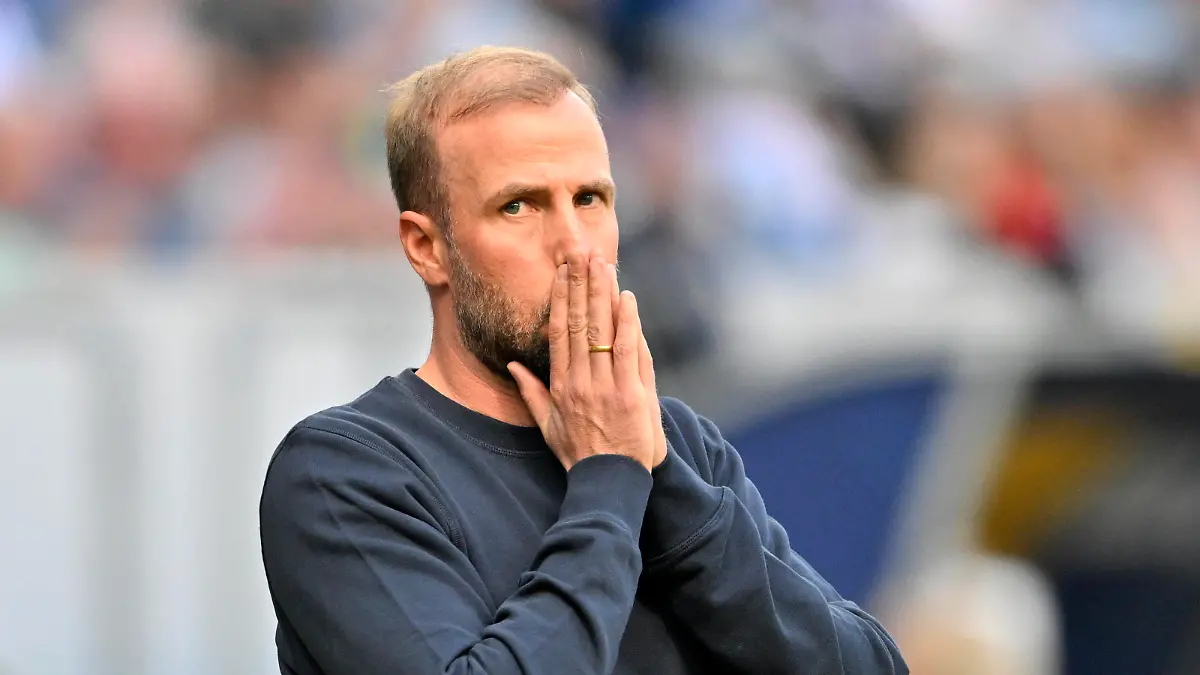  Trainer Coach Sebastian Hoeneß Hoeness TSG 1899 Hoffenheim Enttaeuschung enttaeuscht nach vergebener Torchance Gestik Geste TSG 1899 Hoffenheim vs Bayer 04 Leverkusen B04 07.05.2022 DFL REGULATIONS PROHIBIT ANY USE OF PHOTOGRAPHS AS IMAGE SEQUENCES AND/OR QUASI-VIDEO TSG 1899 Hoffenheim vs Bayer 04 Leverkusen B04 *** Coach Coach Sebastian Hoeneß Hoeness TSG 1899 Hoffenheim disappointment disappointed after missed goal chance gesture gesture TSG 1899 Hoffenheim vs Bayer 04 Leverkusen B04 07 05 2022 DFL REGULATES PROHIBIT ANY USE OF PHOTOGRAPHS AS IMAGE SEQUENCES AND OR QUASI VIDEO TSG 1899 Hoffenheim vs Bayer 04 Leverkusen B04