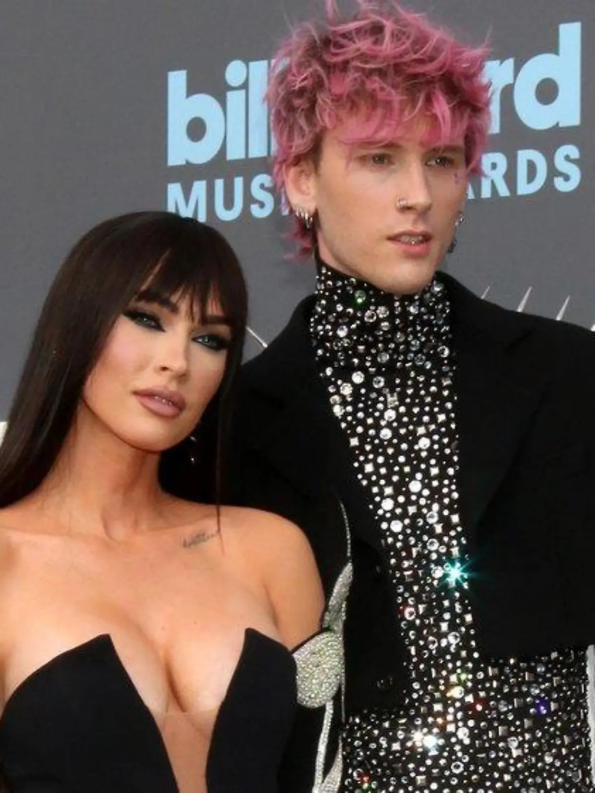 Sie strahlen: Megan Fox und Machine Gun Kelly besuchen Event