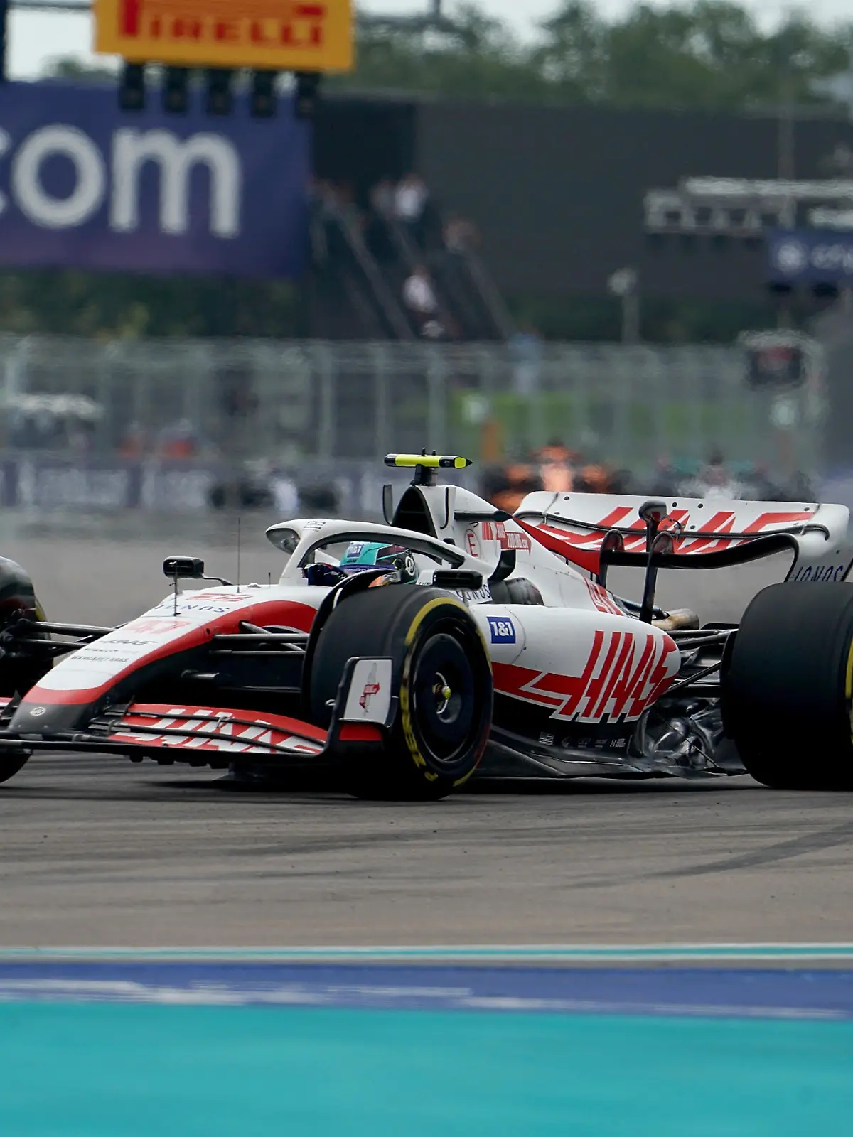 Motorsport: Formel-1-Weltmeisterschaft, Grand Prix von Miami, Rennen: Mick Schumacher aus Deutschland vom Team Haas ist auf der Strecke in Miami unterwegs.
