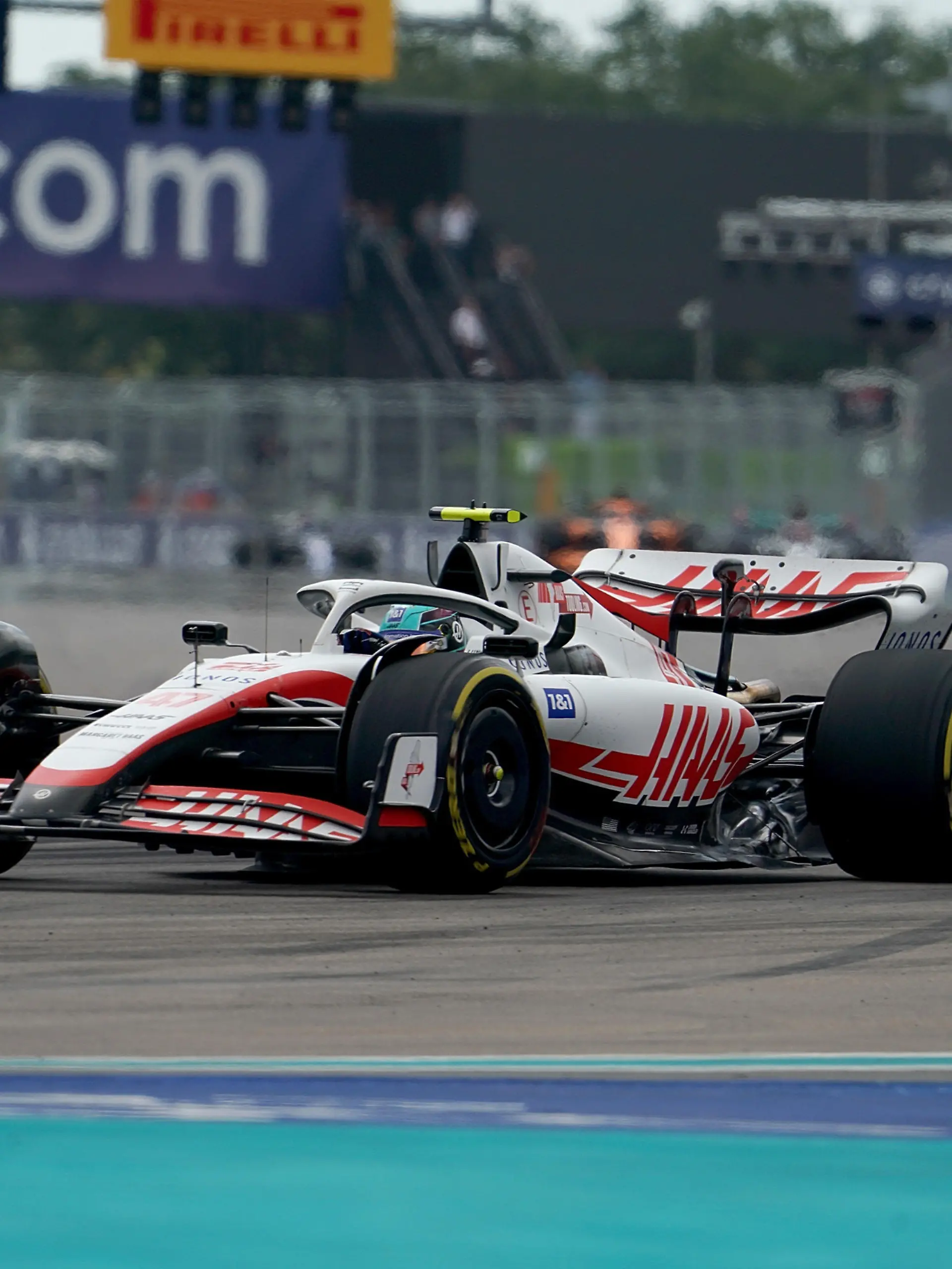 Motorsport: Formel-1-Weltmeisterschaft, Grand Prix von Miami, Rennen: Mick Schumacher aus Deutschland vom Team Haas ist auf der Strecke in Miami unterwegs.