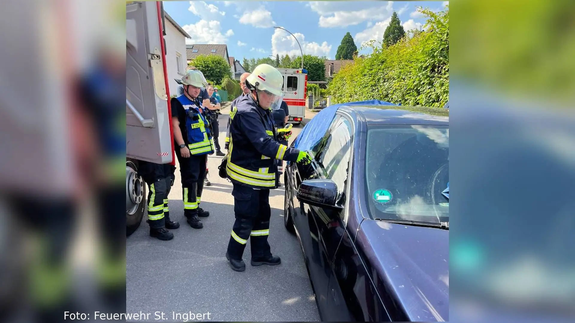 Die Freiwillige Feuerwehr St. Ingbert rettete ein kleines Baby aus diesem Auto