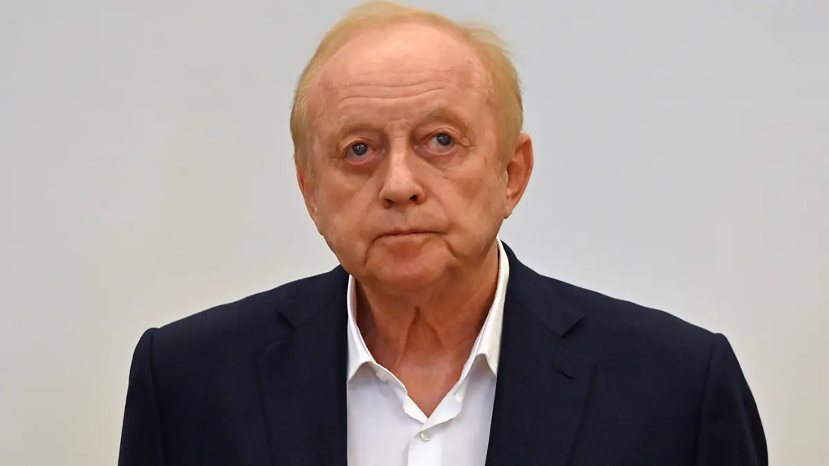 Haftstrafe angetreten! Star-Koch Schuhbeck ist im Gefaengnis. ARCHIVFOTO; Alfons SCHUHBECK sichtlich mitgenommen, Einzelbild,angeschnittenes Einzelmotiv,Portraet,Portrait,PortrÃ_t. 4.Prozesstag im Strafverfahren gegen Alfons SCHUHBECK wegen Steuerhinterziehung (INGWERÃ?Â?) vor dem Oberlandesgericht Muenchen OLG II am 27.10.2022