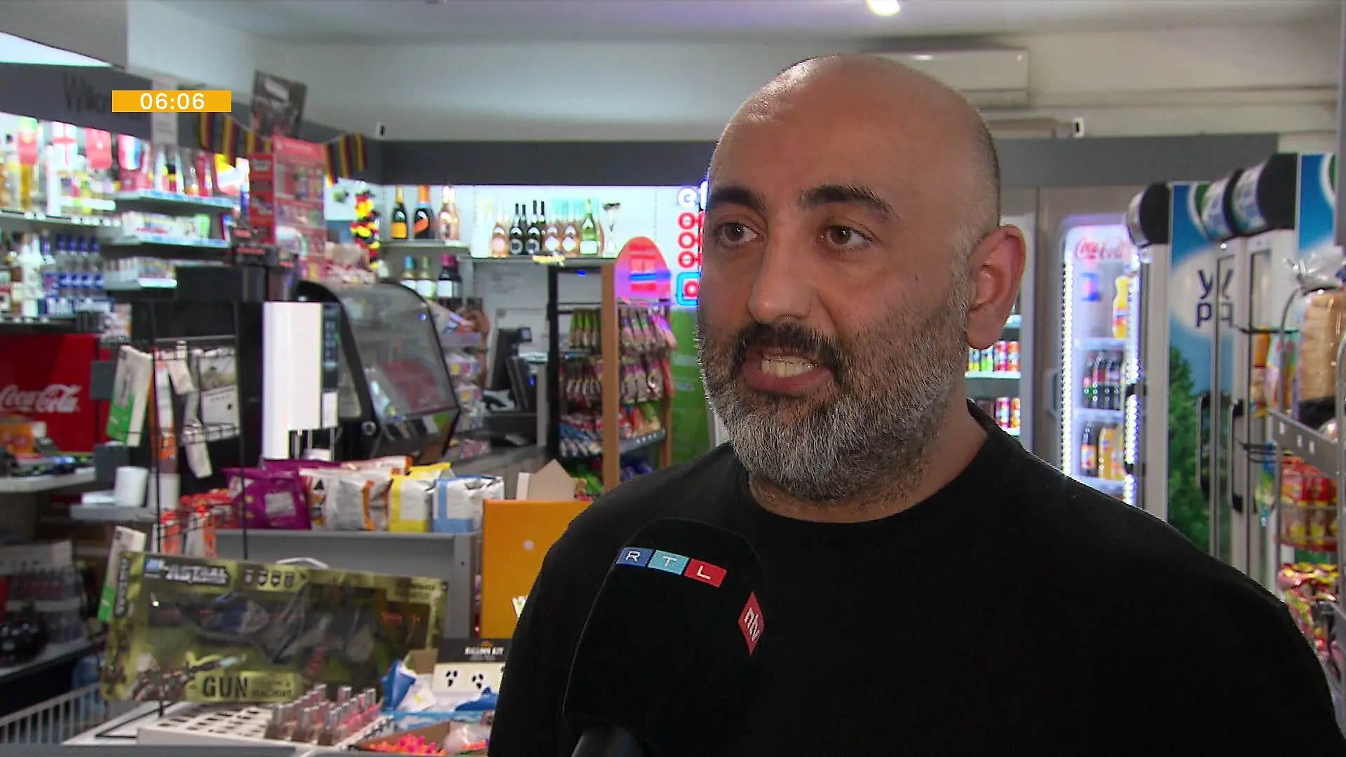 Rozbek Shafaghi betreibt seit 30 Jahren einen Kiosk in Ahe.