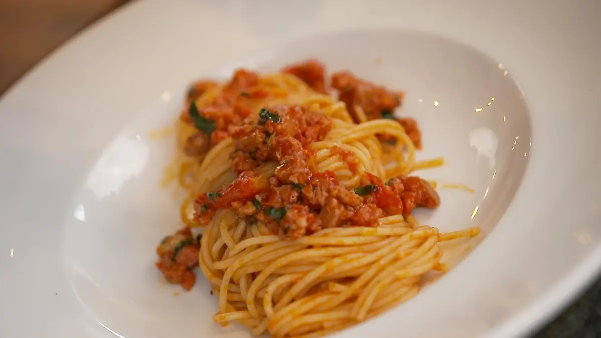 Nach nicht mal 20 Minuten schmeckt diese Pasta Calabrese nach Italien.