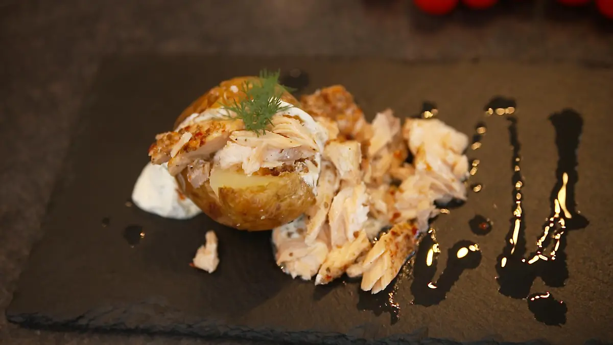 Das letzte Sommer-Rezept kommt aus Skandinavien: Gewürz- Lachs mit Ofenkartoffel und leckerem Dill Dipp.