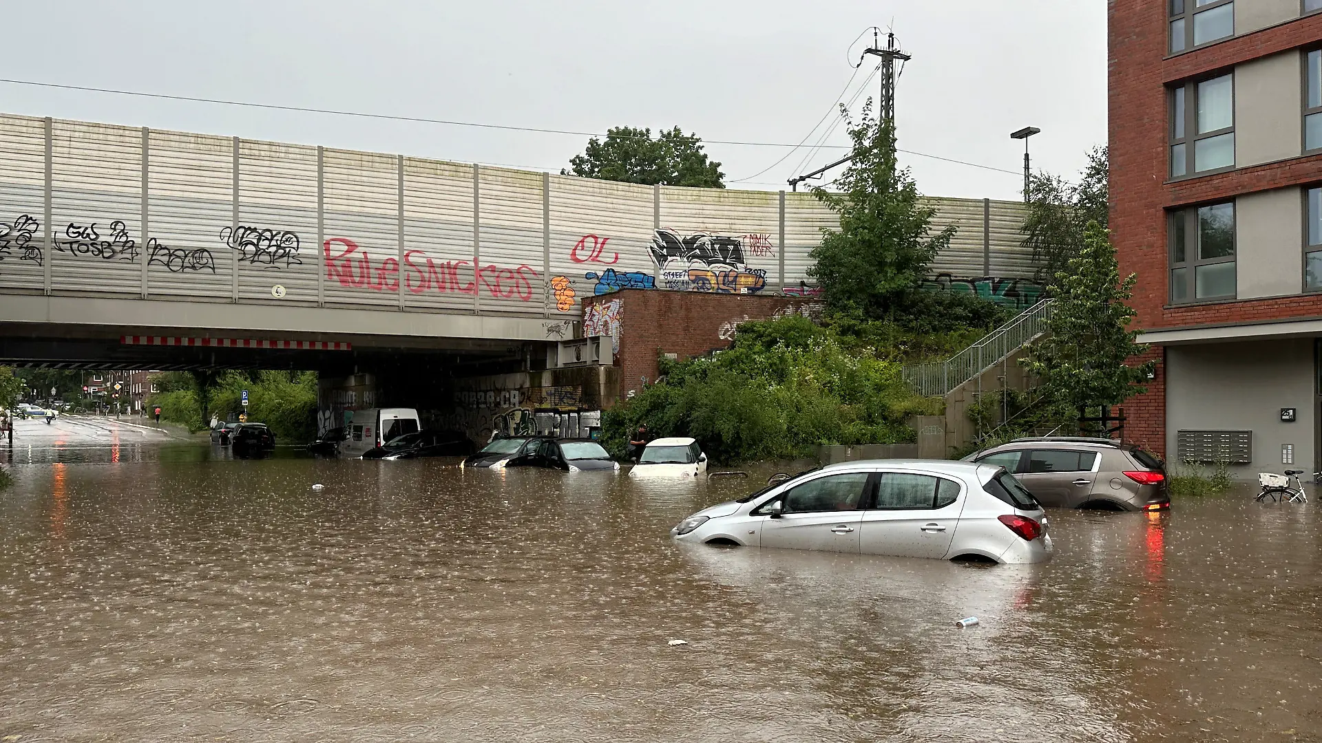epi_220477884_DPA BF_dpa 5FB1B600E3575F54.jpg_Unwetter in Hamburg.jpg