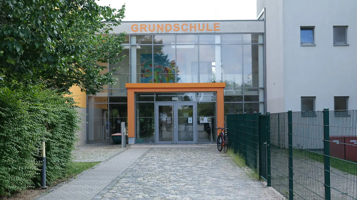 06.06.2024, Sachsen, Döbeln: Das Schulzentrum ·Am Holländer·. Dort ging die seit Montag (03.06.2024) verschwundene neunjährigen Valeriia zum Unterricht. (zu dpa: «Schülerin verschwunden - Behörde erinnert Schulen an Meldevorgaben») Foto: Sebastian Willnow/dpa +++ dpa-Bildfunk +++