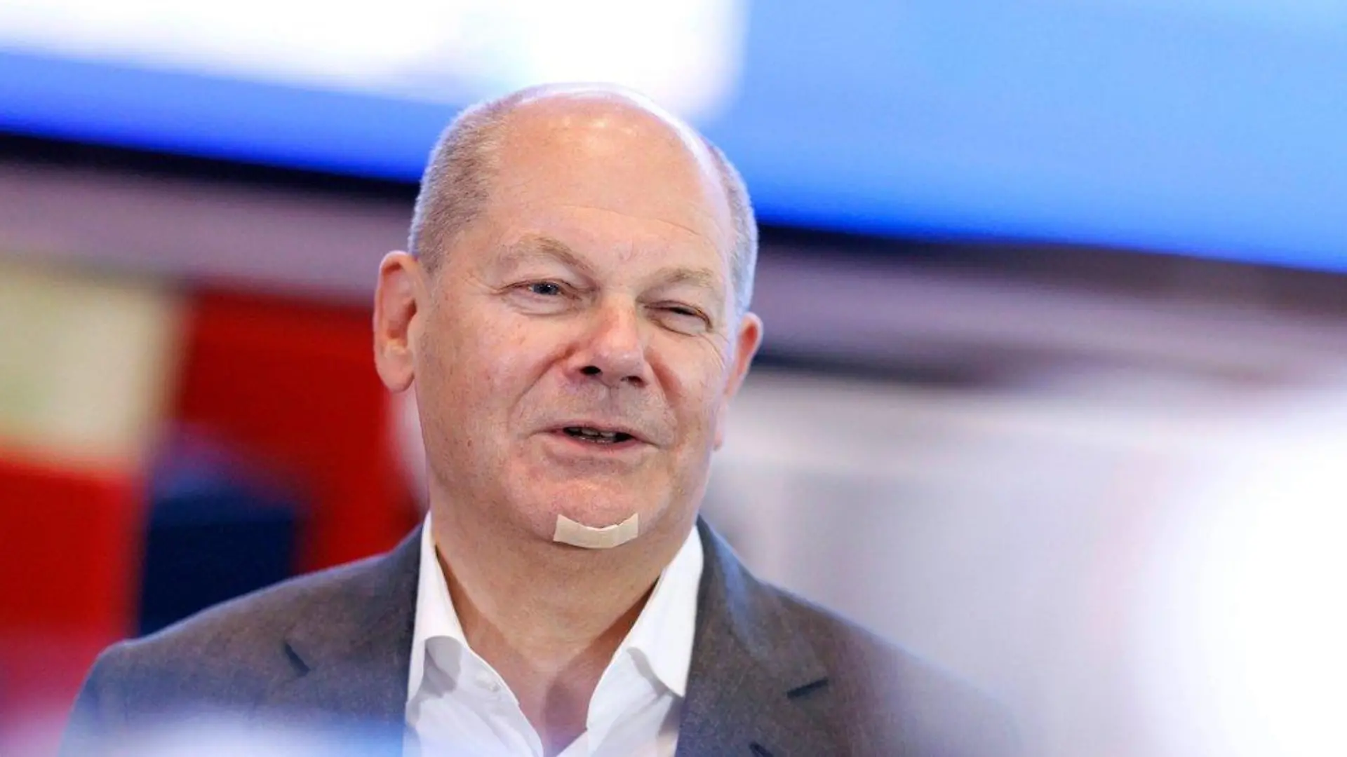 Mit Pflaster ins Polizeizentrum: Was ist bei Olaf Scholz passiert?