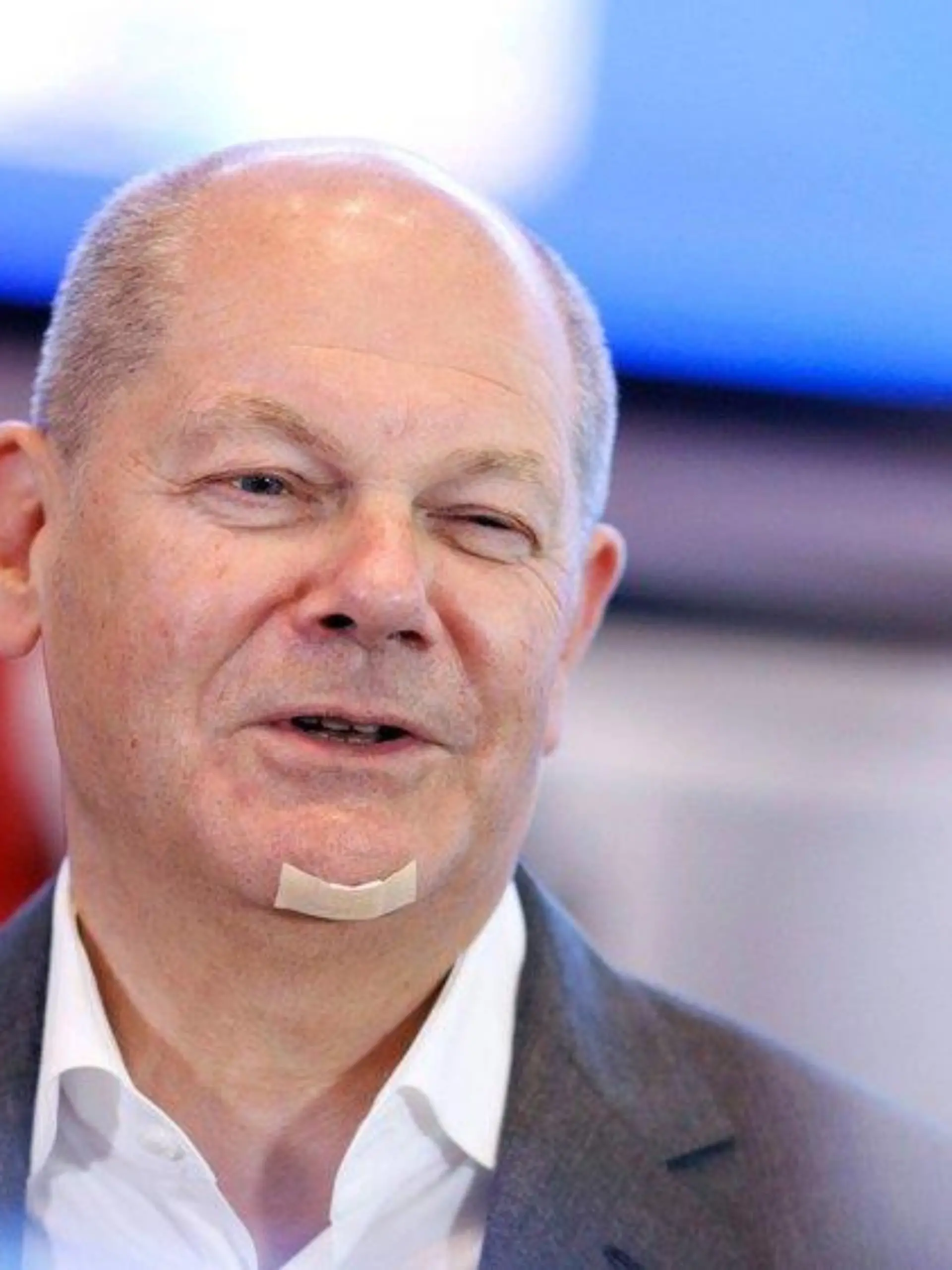 Mit Pflaster ins Polizeizentrum: Was ist bei Olaf Scholz passiert?