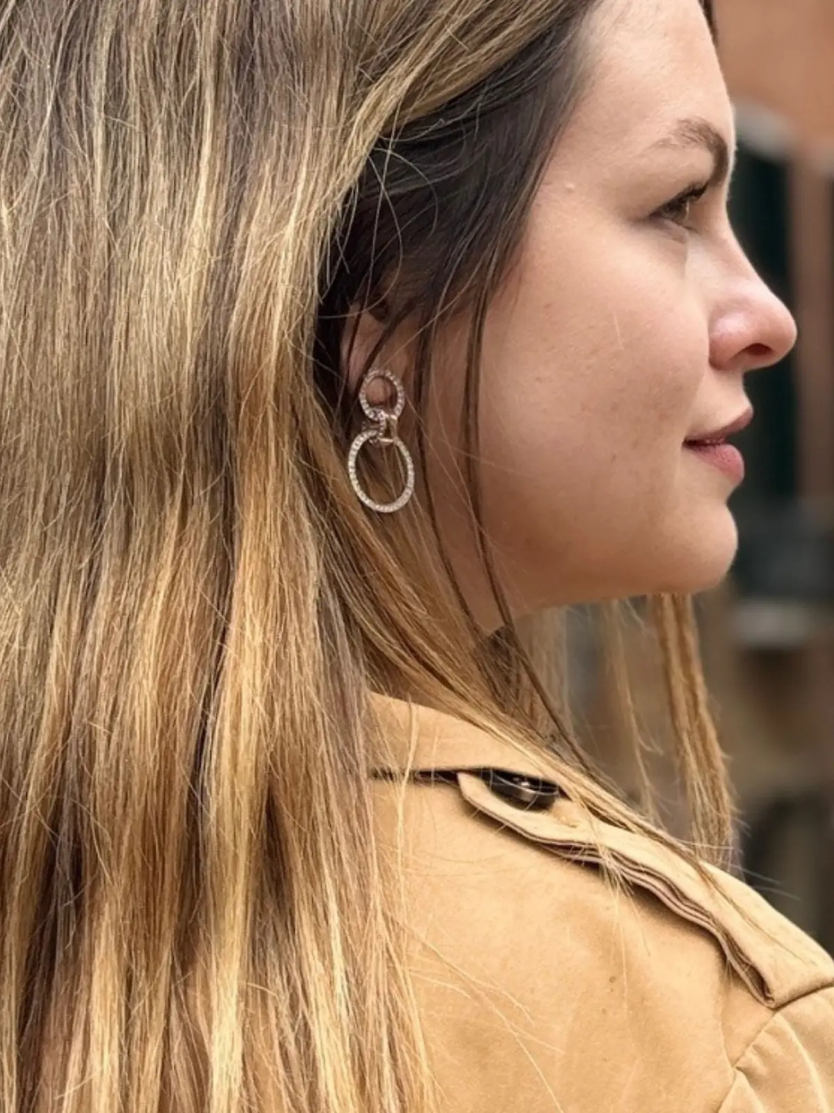 Karolina Deiß ist seit September 2022 verwaiste Mutter. Ihr Sohn Leon ist im Alter von nur 15 Monaten verstorben. Langsam versuchen sie und ihr Mann Alex hoffnungsvoll in die Zukunft zu blicken.