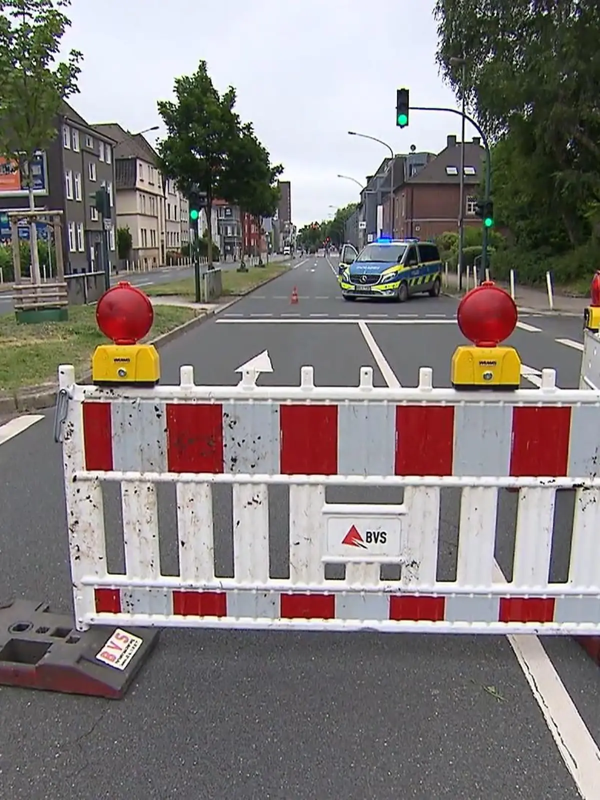 Bild zu: "Straßen wegen Demo gesperrt"
