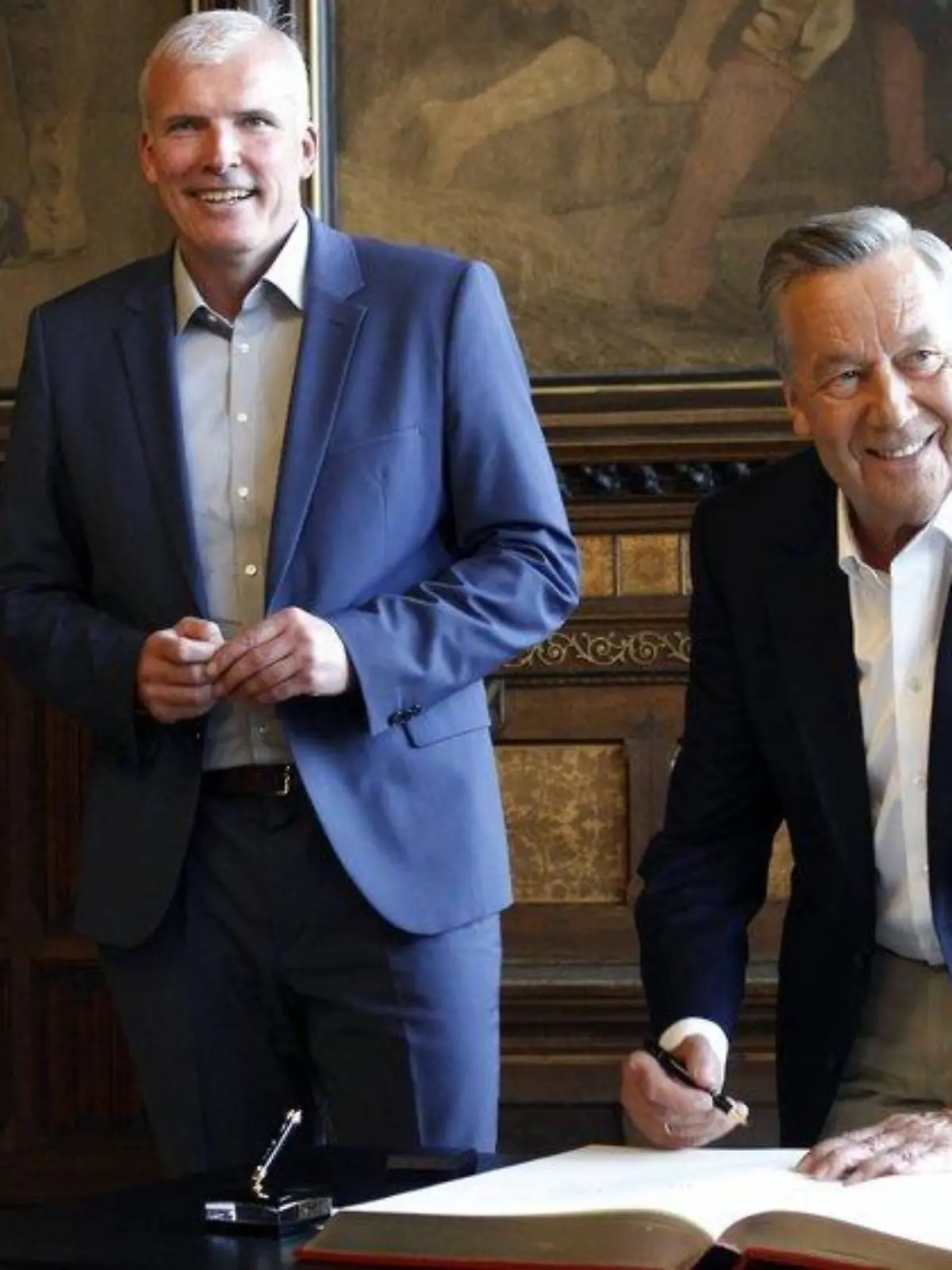 Roland Kaiser in Erfurt: Mit dem Papst im Goldenen Buch