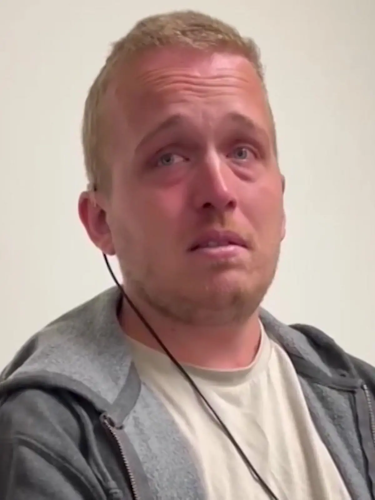 Bild zu: "Aric (28) kann zum ersten Mal richtig hören"