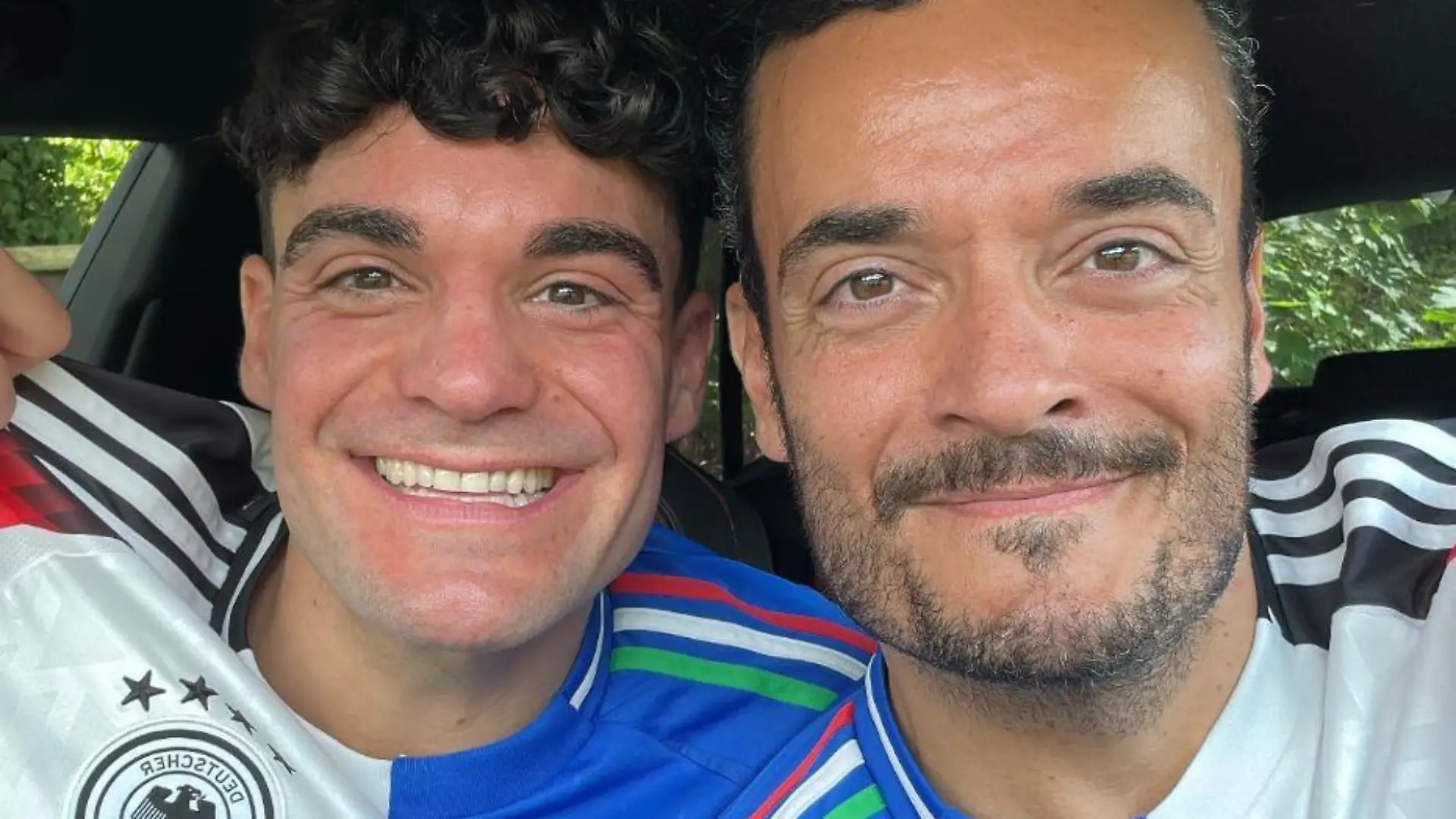 Stefano und Giovanni Zarrella heizen den deutschen und italienischen Fußballfans am Achtelfinaltag der EM ein.