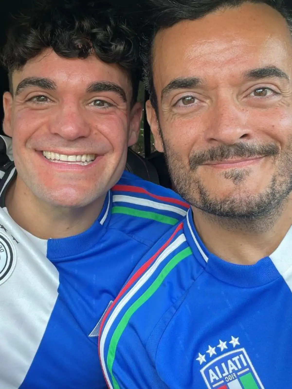 Stefano und Giovanni Zarrella heizen den deutschen und italienischen Fußballfans am Achtelfinaltag der EM ein.