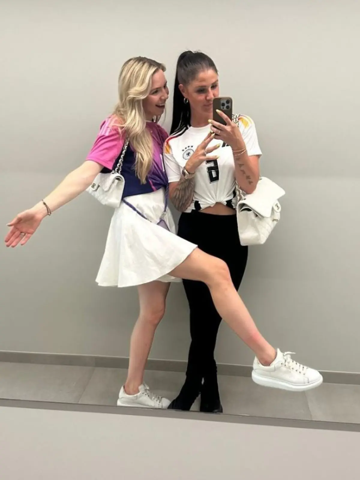 Anika Neuer und Lina Kimmich sind bereit fürs Achtelfinale gegen Dänemark.