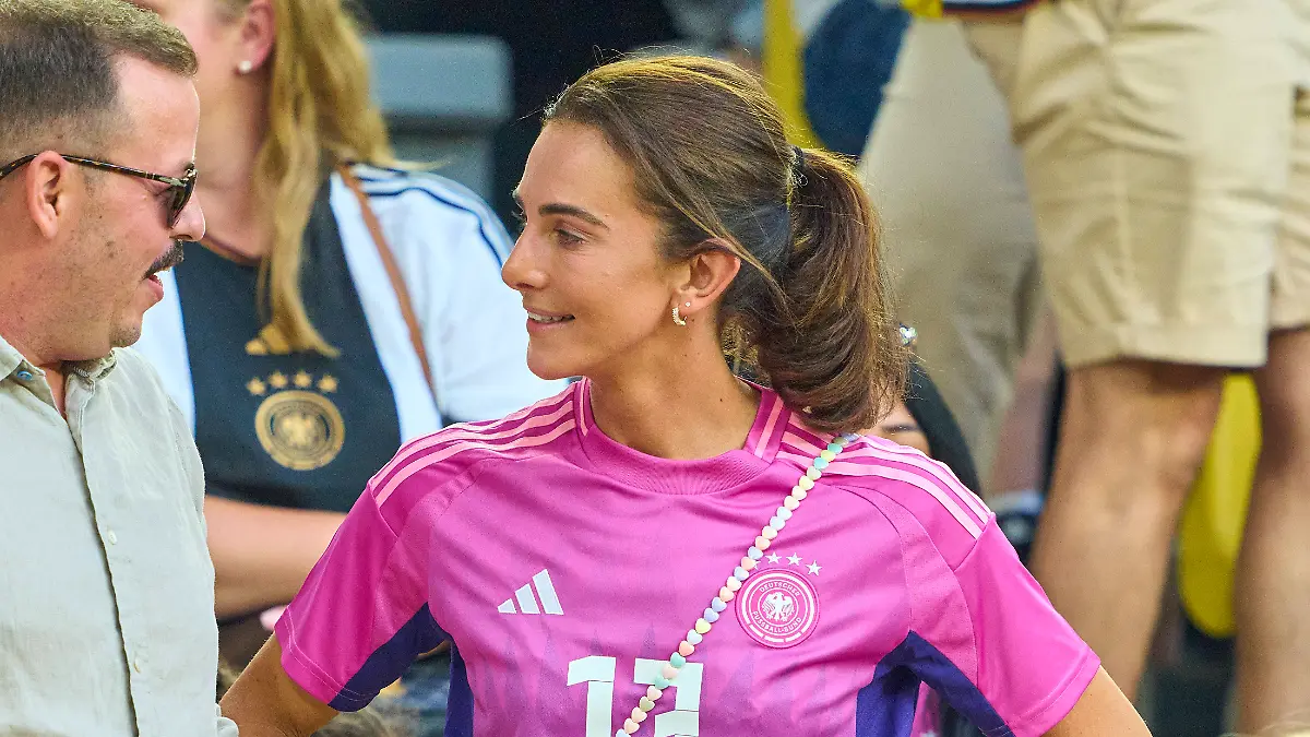 Lisa Müller ist live im Stadion dabei, als die DFB-Jungs ums Weiterkommen ins Viertelfinale kämpfen. 