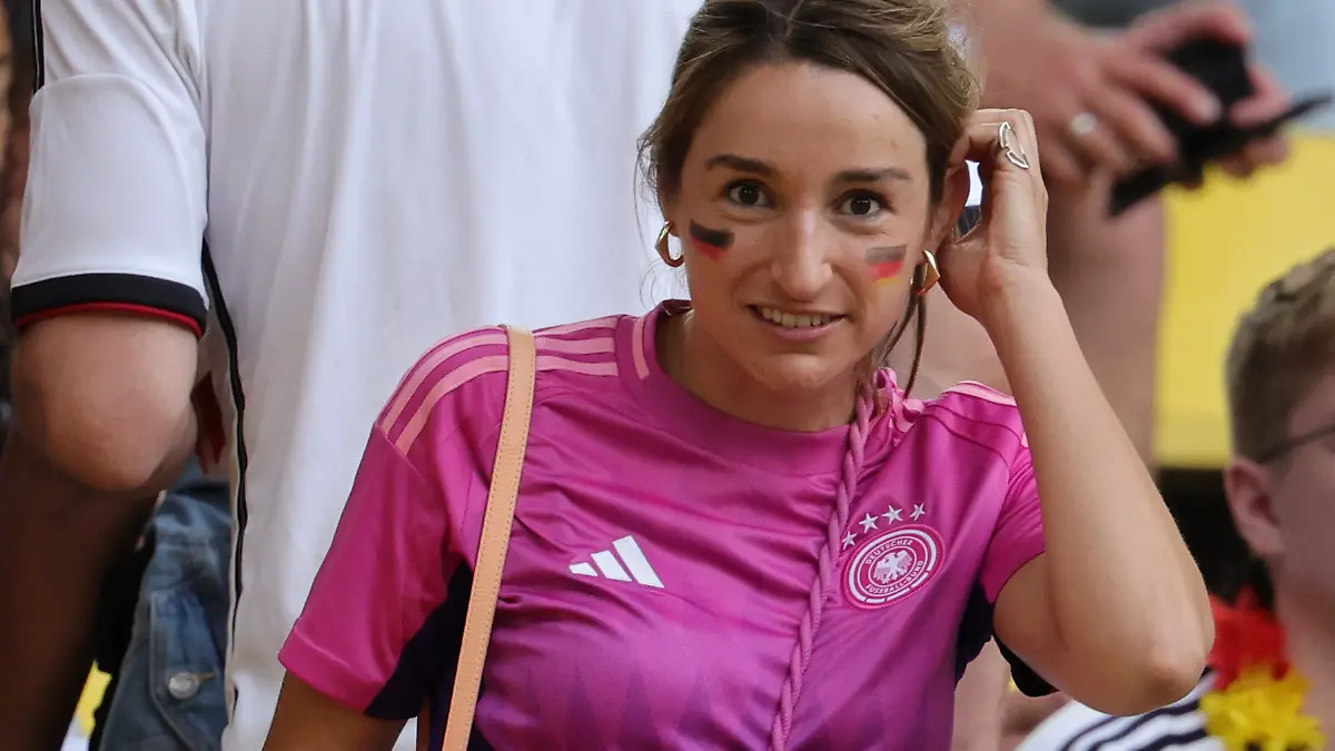 Lena Wurzenberger beim EM-Achtelfinale gegen Dänemark im Dortmunder Stadion.