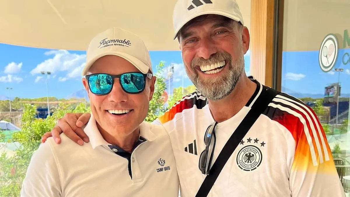 Dieter Bohlen posiert mit Jürgen Klopp auf Mallorca.