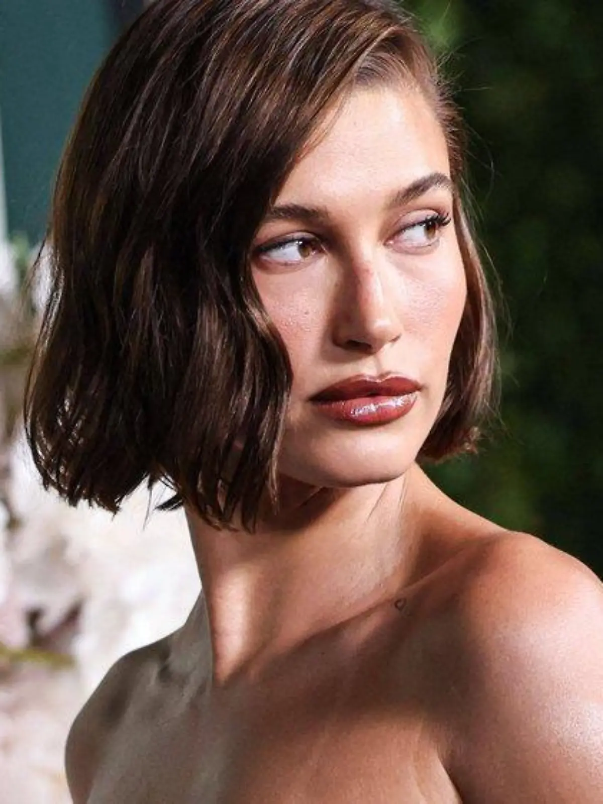 "Bauernmarkt"-Style: Schwangere Hailey Bieber zeigt neue Maniküre