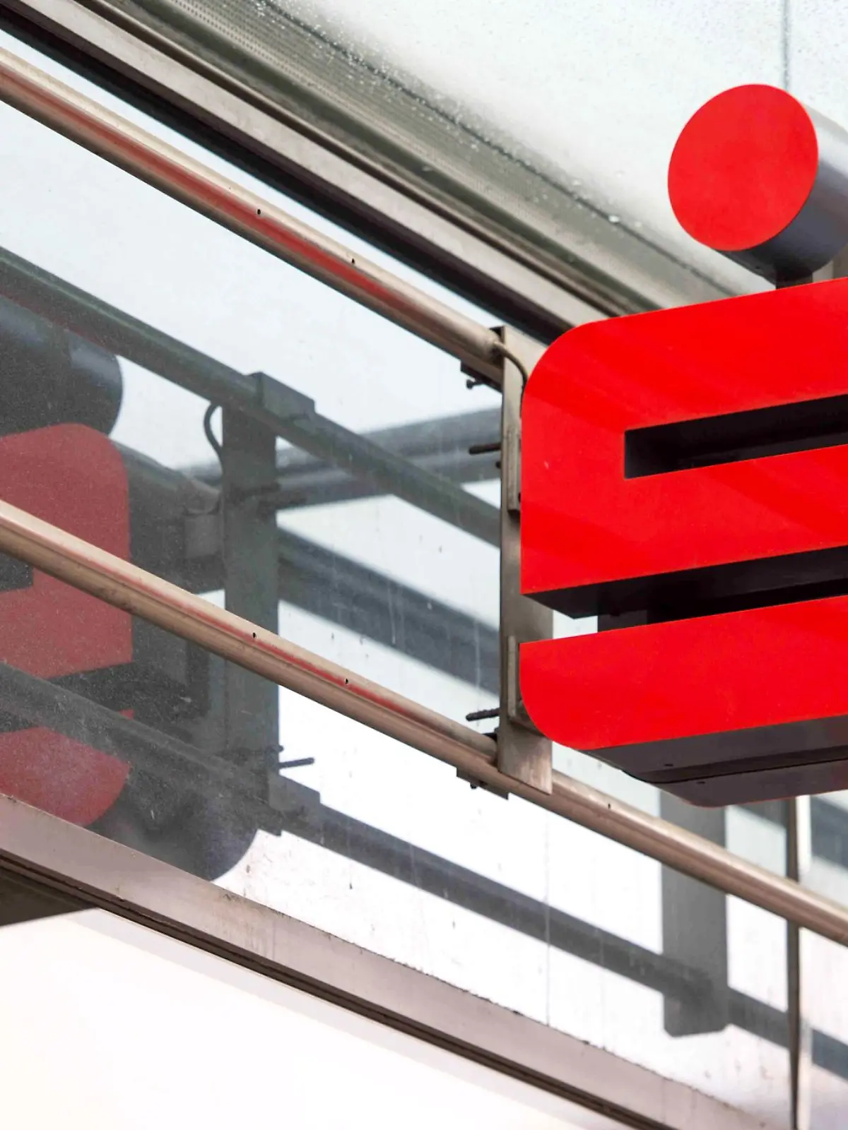 Bild zu: "Wie Betrüger per Brief und Mail versuchen, Sparkassen-Konten zu leeren"