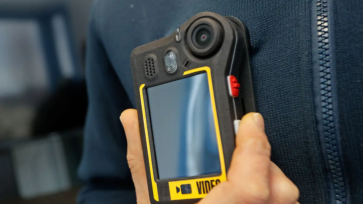 Wegen zunehmenden Beleidigungen und Übergriffen auf Zugpersonal werden Mitarbeiter mit mehr Bodycams ausgestattet
