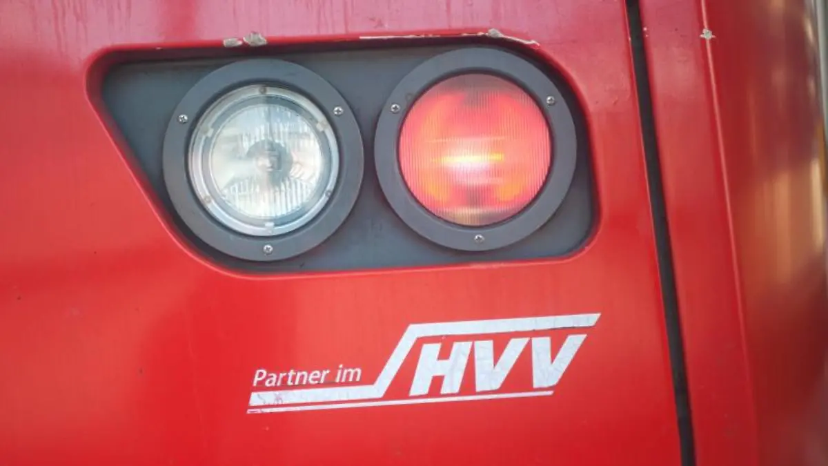 Beim Aussteigen kommt es an dem S-Bahnhof zu dem schrecklichen Unglück.