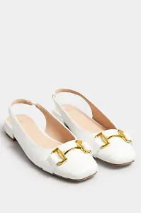 Ballerinas in Weiß mit Schnalle