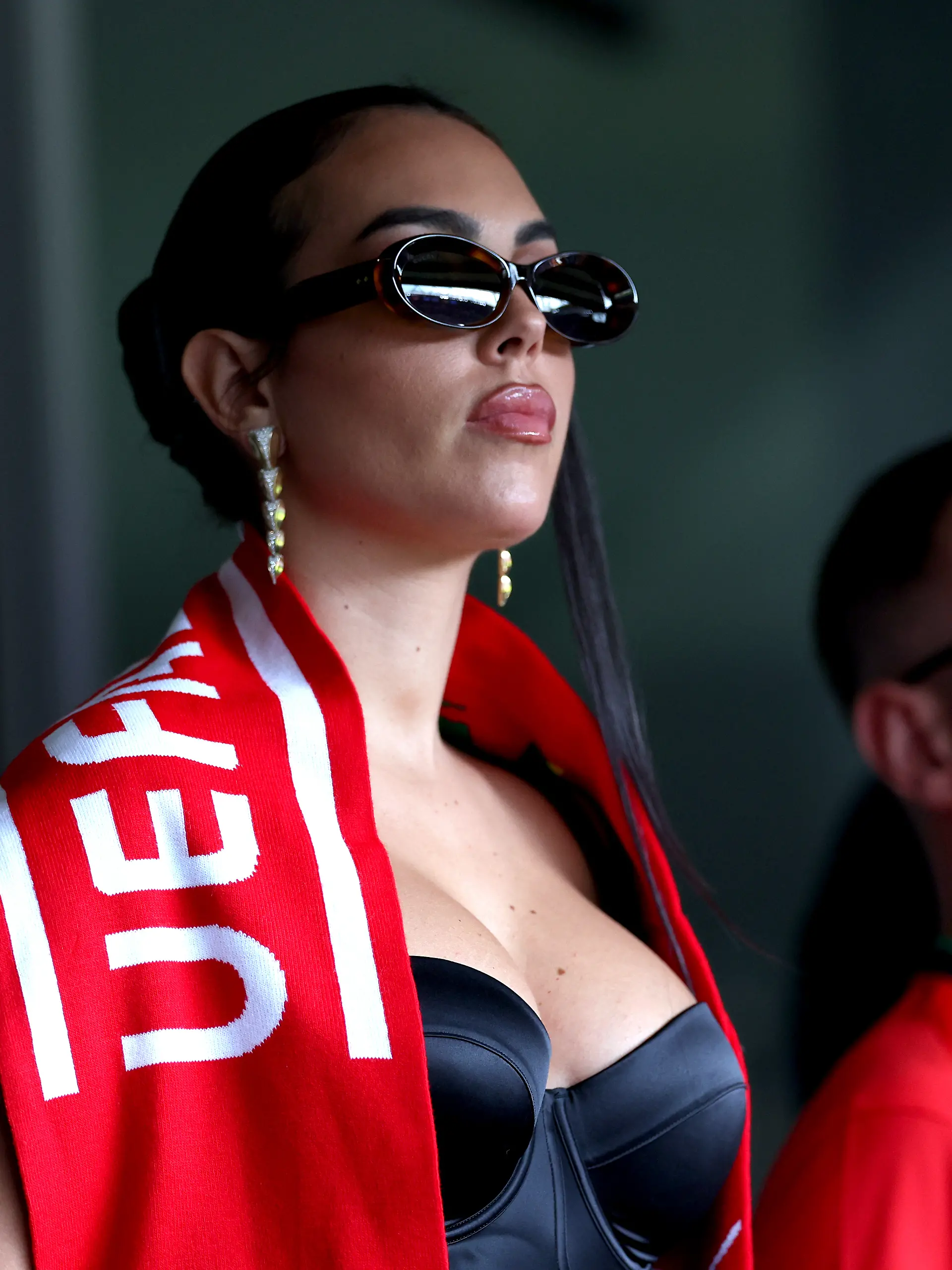 Glanz in Gelsenkirchen: Georgina Rodriguez verfolgte das EM-Spiel Portugal vs Türkei 