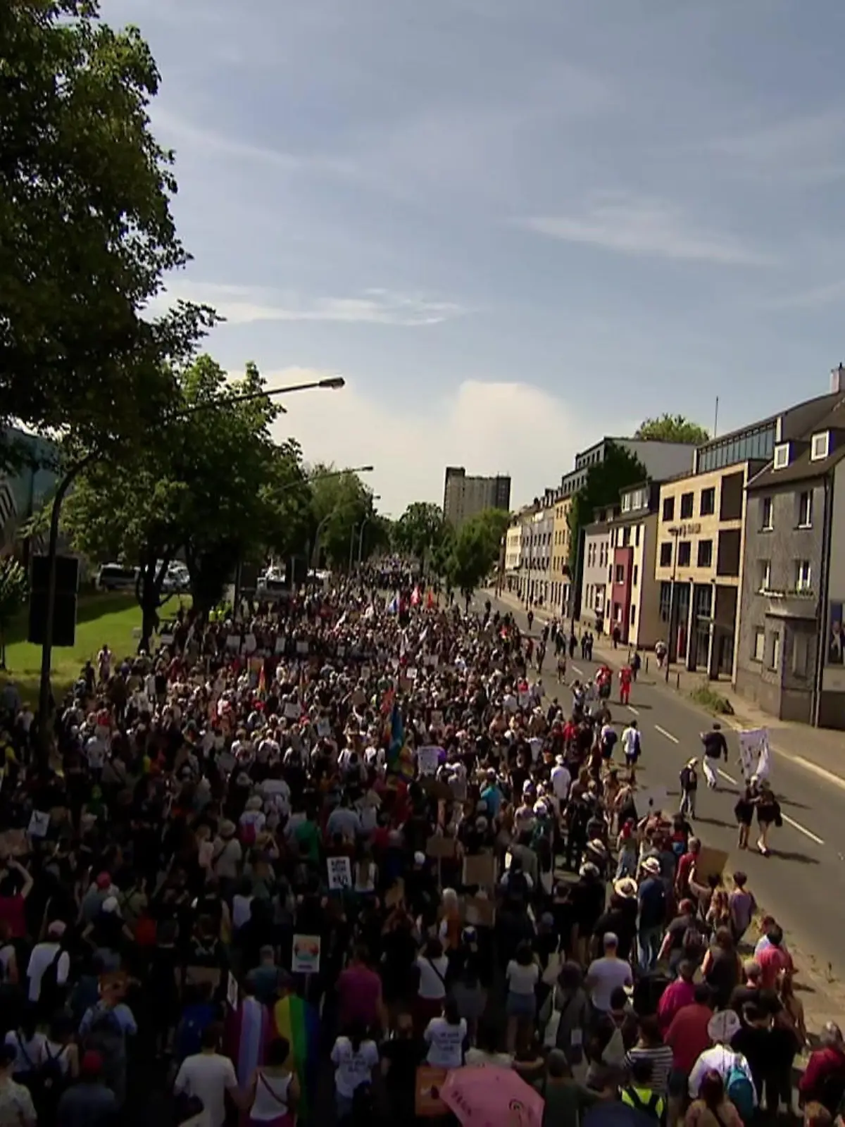 Bild zu: "Proteste gegen den AfD-Parteitag "