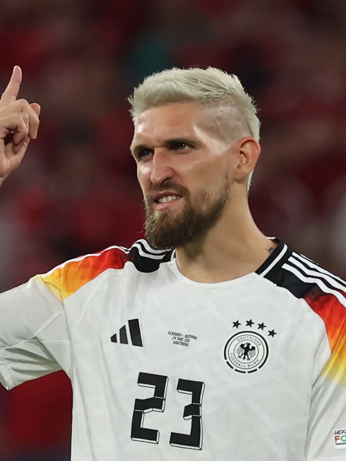 Bild zu: "Was Frau Andrich zu Roberts neuer Haarfarbe sagt"