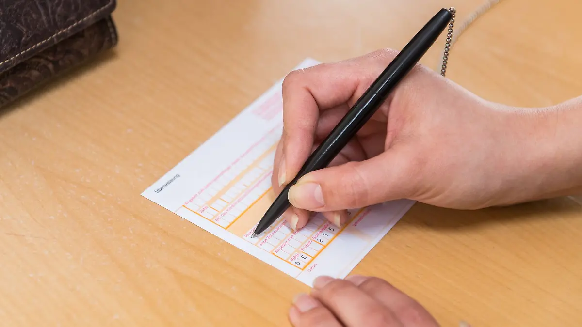 Besser per Überweisung: Wer Unterhaltszahlungen von der Steuer absetzen möchte, sollte den Geldfluss nachweisen können.
