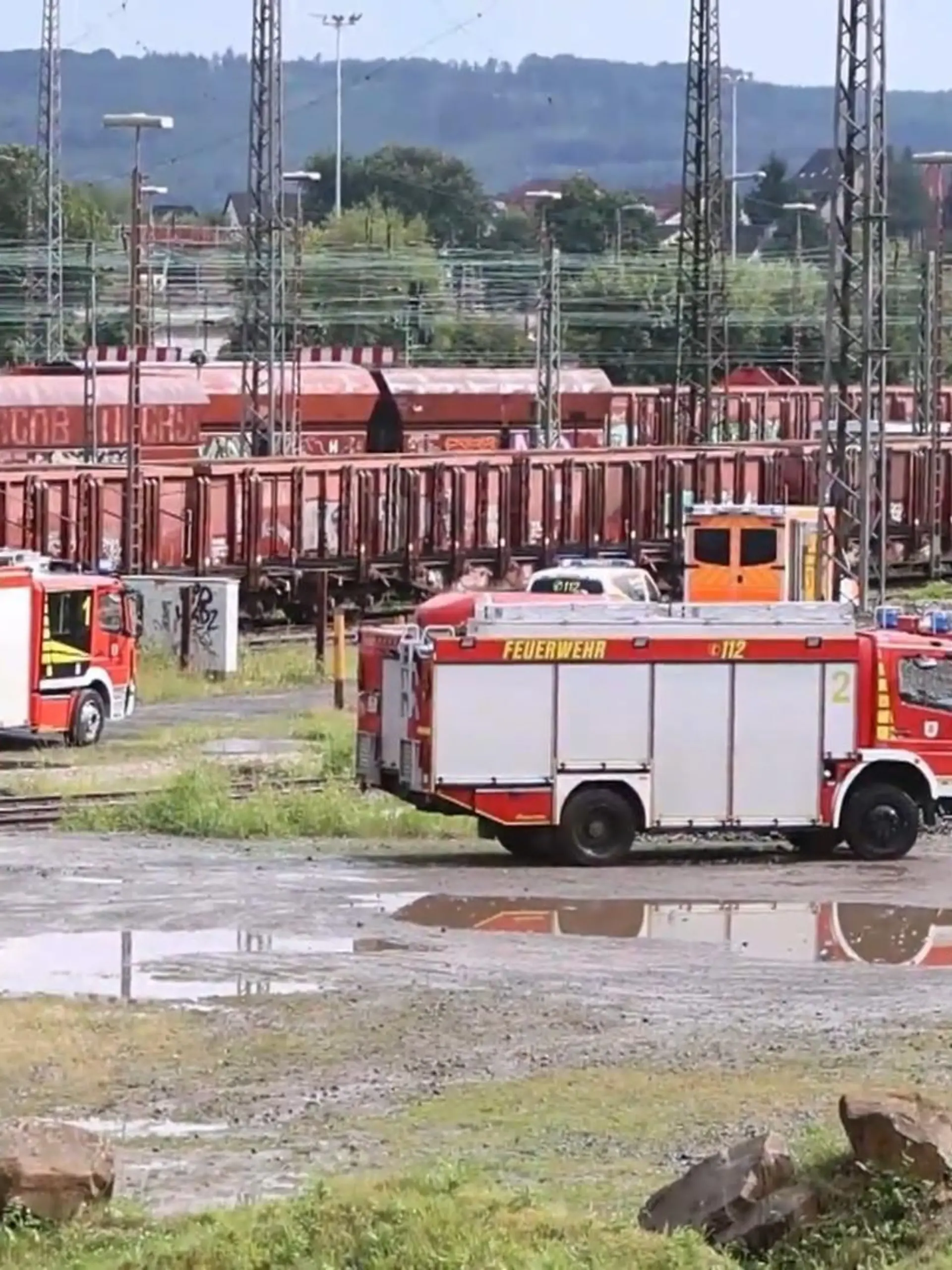 Bild zu: "15.000 Volt-Stromschlag! Junge (15) klettert auf Zugwagon und verletzt sich schwer"