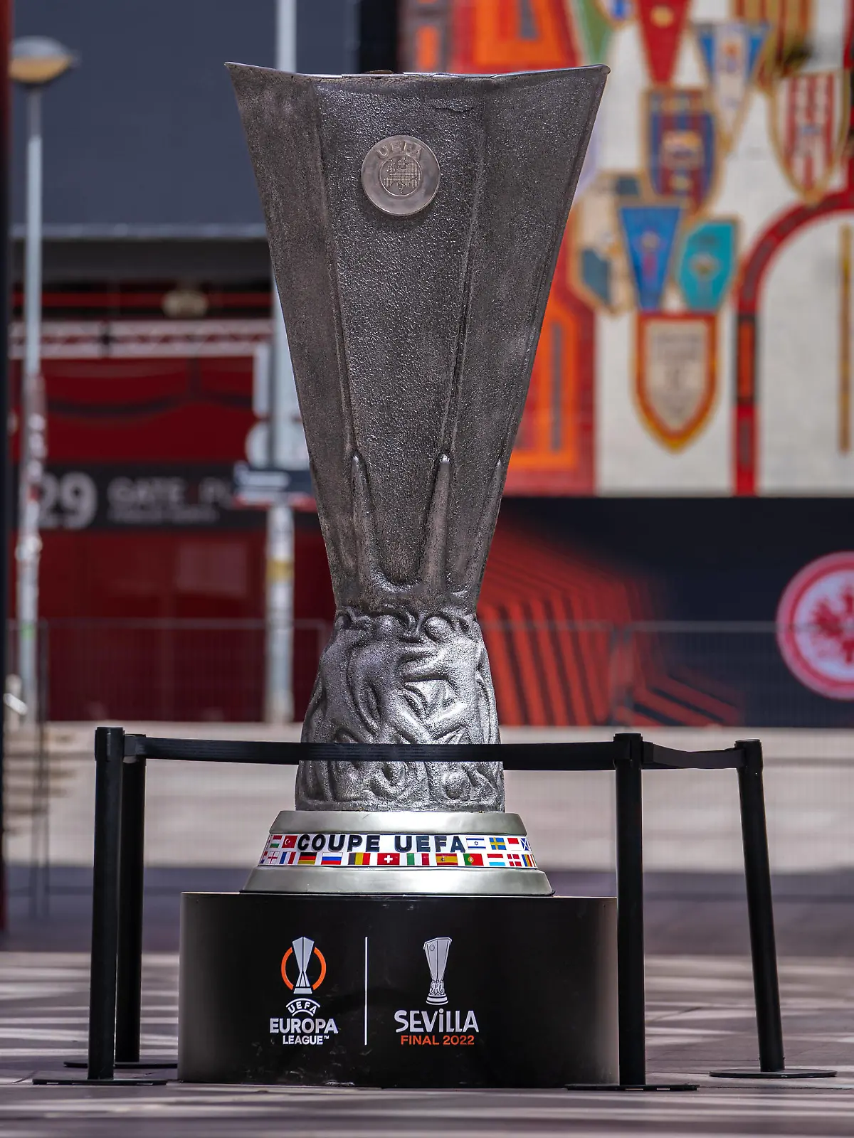 SOCCER - UEFA EL, Frankfurt vs Glasgow SEVILLA,SPAIN,17.MAY.22 - SOCCER - UEFA Europa League, final, Eintracht Frankfurt vs Glasgow Rangers, preview. Image shows a feature with a trophy. PUBLICATIONxNOTxINxAUTxSUIxSWE GEPAxpictures/xJohannesxFriedl 