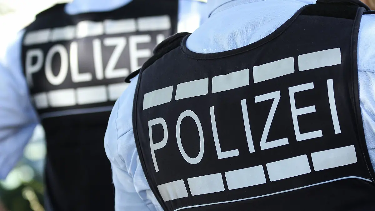 Die Polizei geht von einer Gewalttat im familiären Umfeld aus.