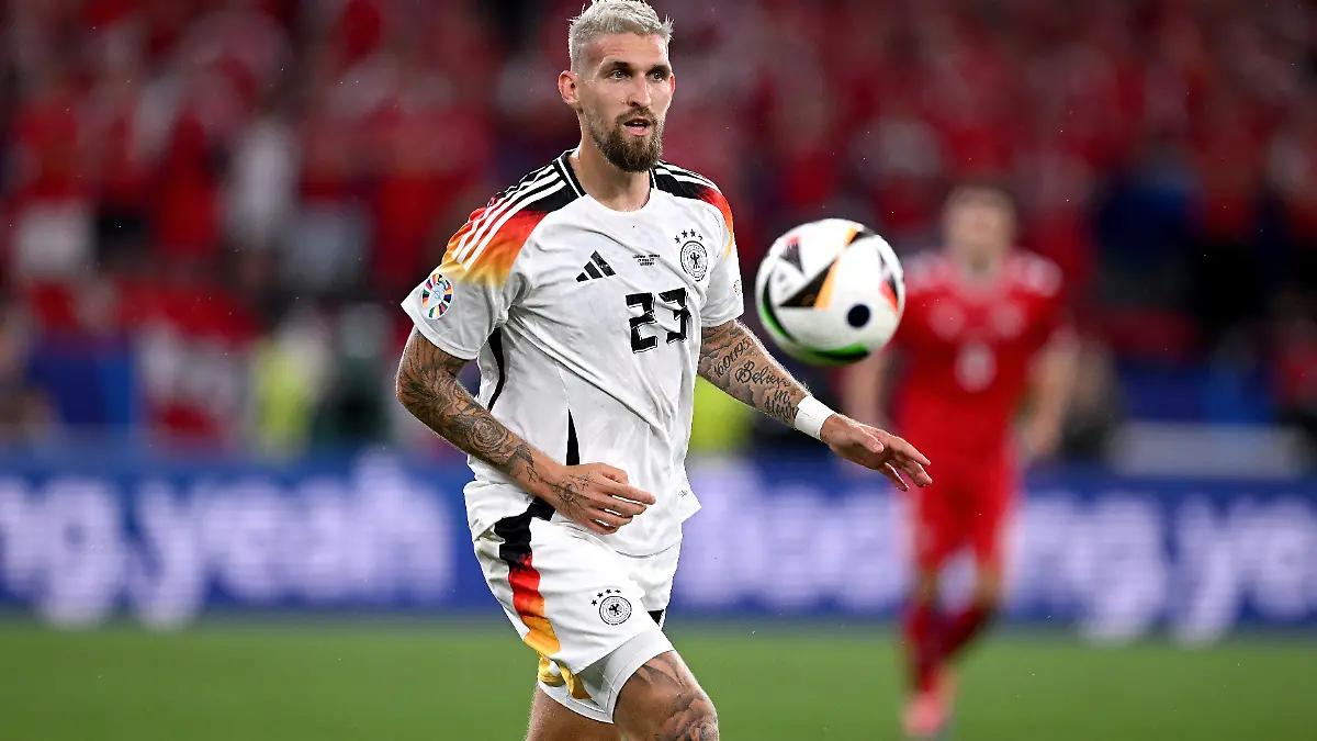 Seit dem Schweiz-Spiel am Samstag spielt Robert Andrich in Blond.