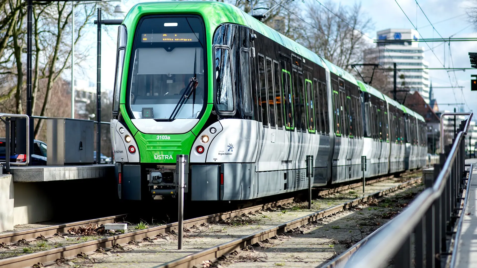 In den Stadtbahnen in Hannover kann nun während der Fahrt kostenloses WLAN benutzt werden.