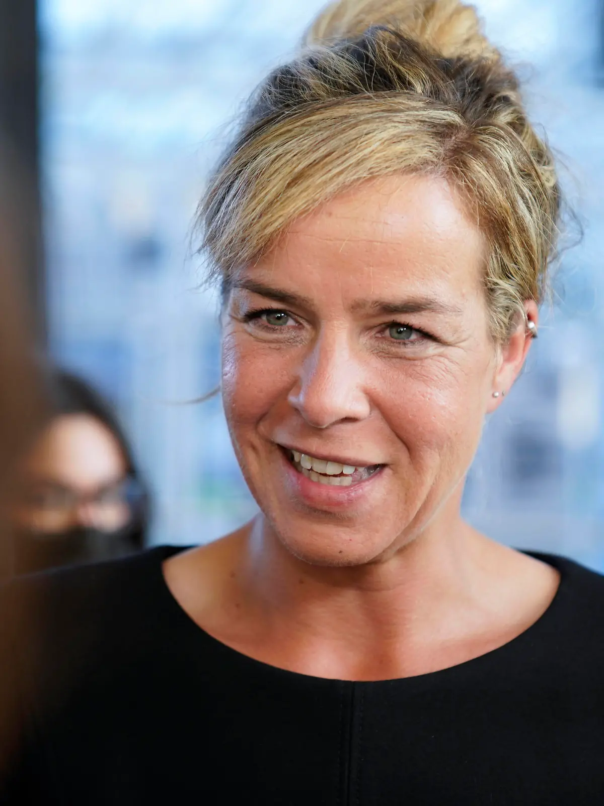  Landtagswahl in Nordrhein-Westfalen Aktuell, 15.05.2022, Duesseldorf, Mona Neubaur Spitzenkandidatin Buendnis90/ Die Gruenen im Interview im Landtag Nordrhein-Westfalen im Anschluss an die Ergebnisse aus der Landtagswahl in NRW Duesseldorf Nordrhein-Westfalen Deutschland *** State election in North Rhine Westphalia Current, 15 05 2022, Duesseldorf, Mona Neubaur top candidate Buendnis90 The Greens interviewed in the state parliament of North Rhine Westphalia following the results from the state election in NRW Duesseldorf North Rhine Westphalia Germany