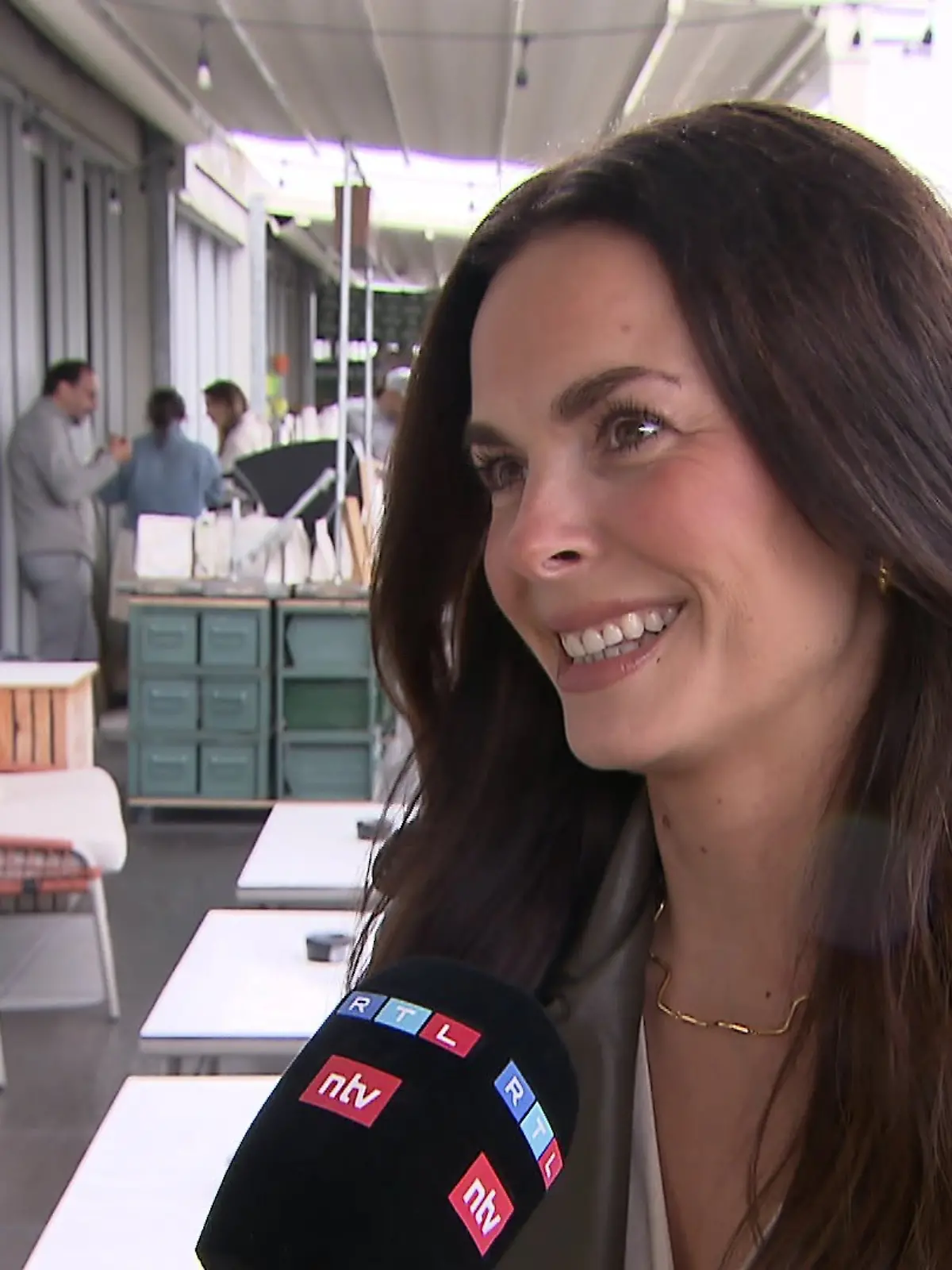 Denise Merten im RTL-Interview am Rande der Berliner Fashion Week im Juli 2024.