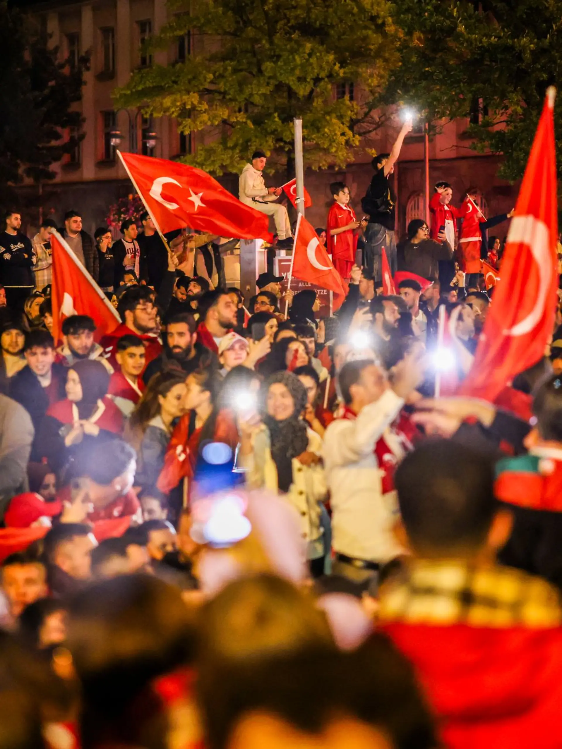 Bild zu: "Türken feiern XL-Party nach Einzug ins Viertelfinale "