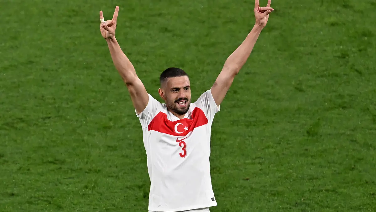 Merih Demiral jubelt nach seinem zweiten Treffer im EM-Spiel gegen Österreich.