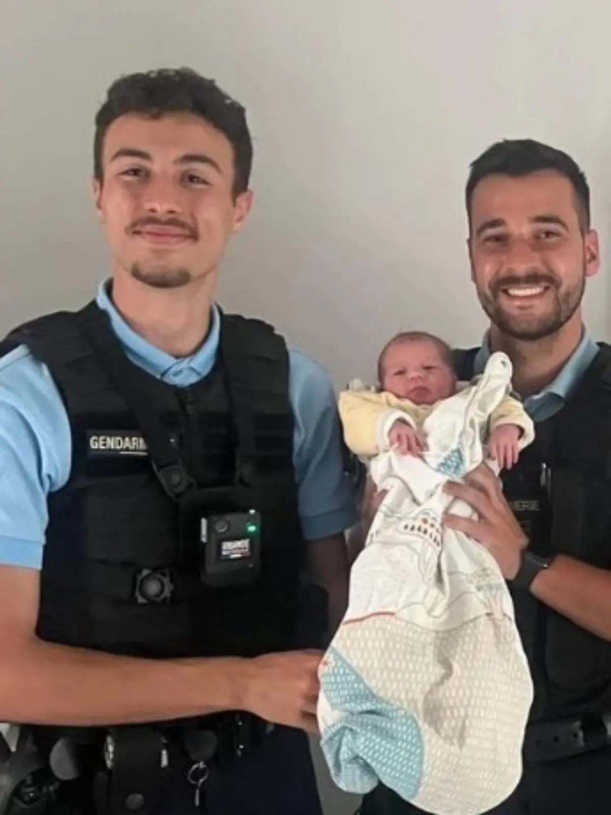 Polizei eskortiert Raser samt Frau mit Wehen in Klinik

