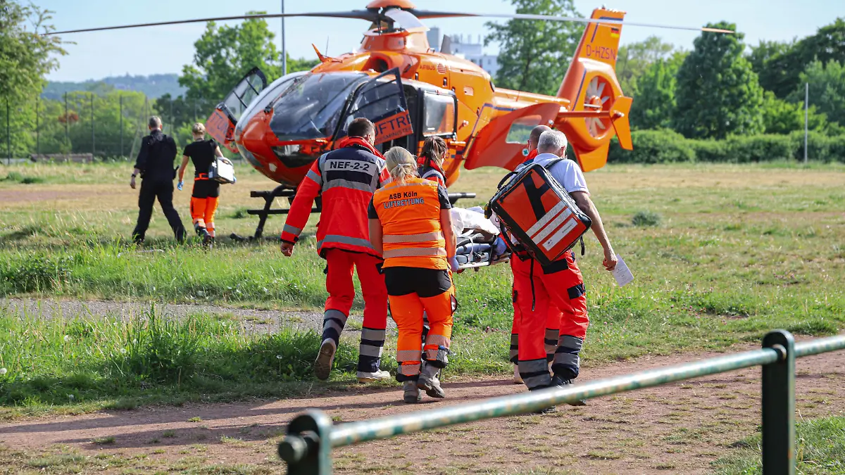 In Wuppertal musste ein Junge (4) mit einem Rettungshubschrauber in eine Spezialklinik geflogen werden.