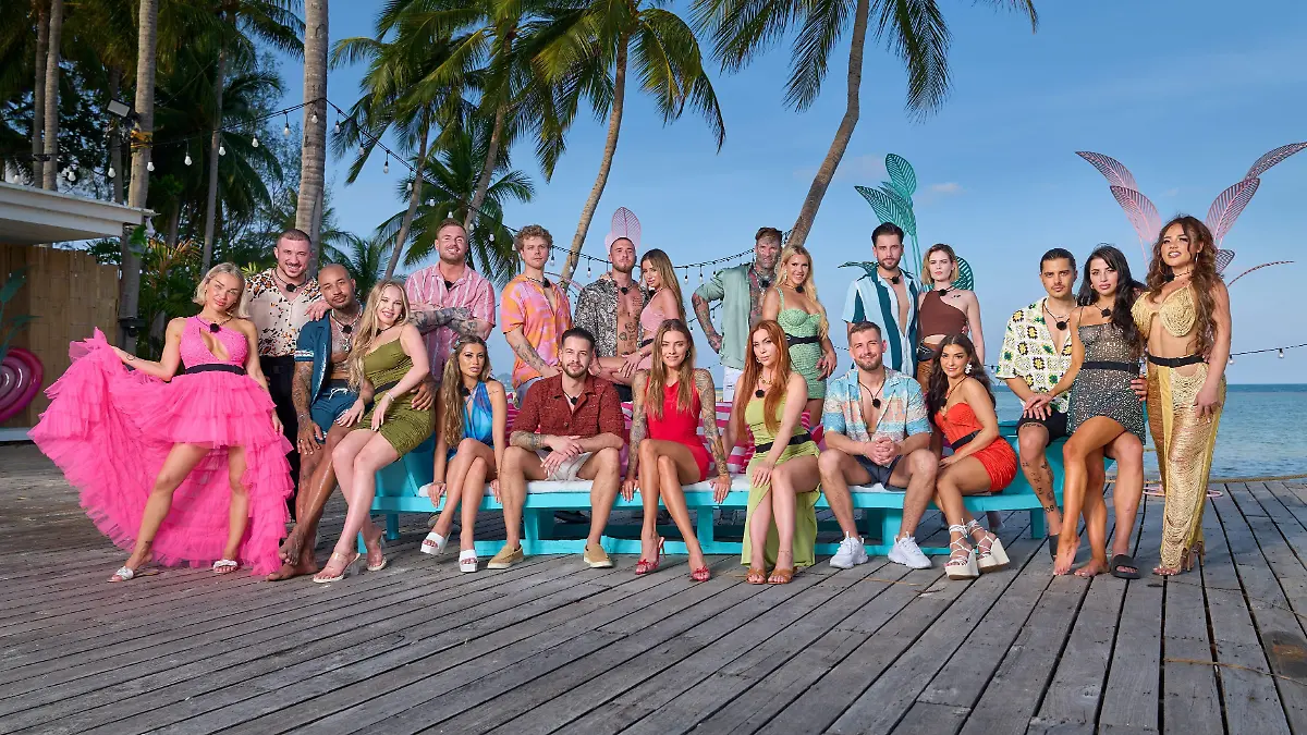 Moderatorin Sophia Thomalla und die Teilnehmer von ‘Are You The One? Reality Stas in Love’, Staffel 4 (2024)
