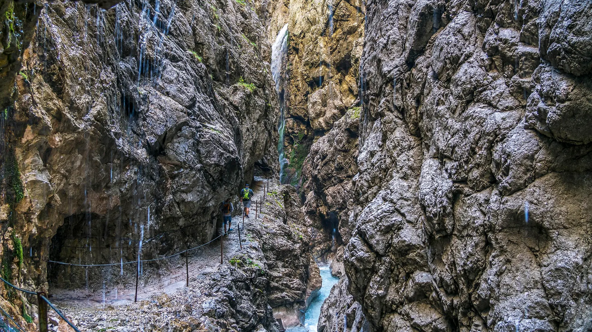Die Schlucht Höllentalklamm bei Grainau, Garmisch-Partenkirchen, Oberbayern, Bayern, Deutschland | Höllentalklamm gorge near Grainau, Garmisch-Partenkirchen, Bavaria, Germany