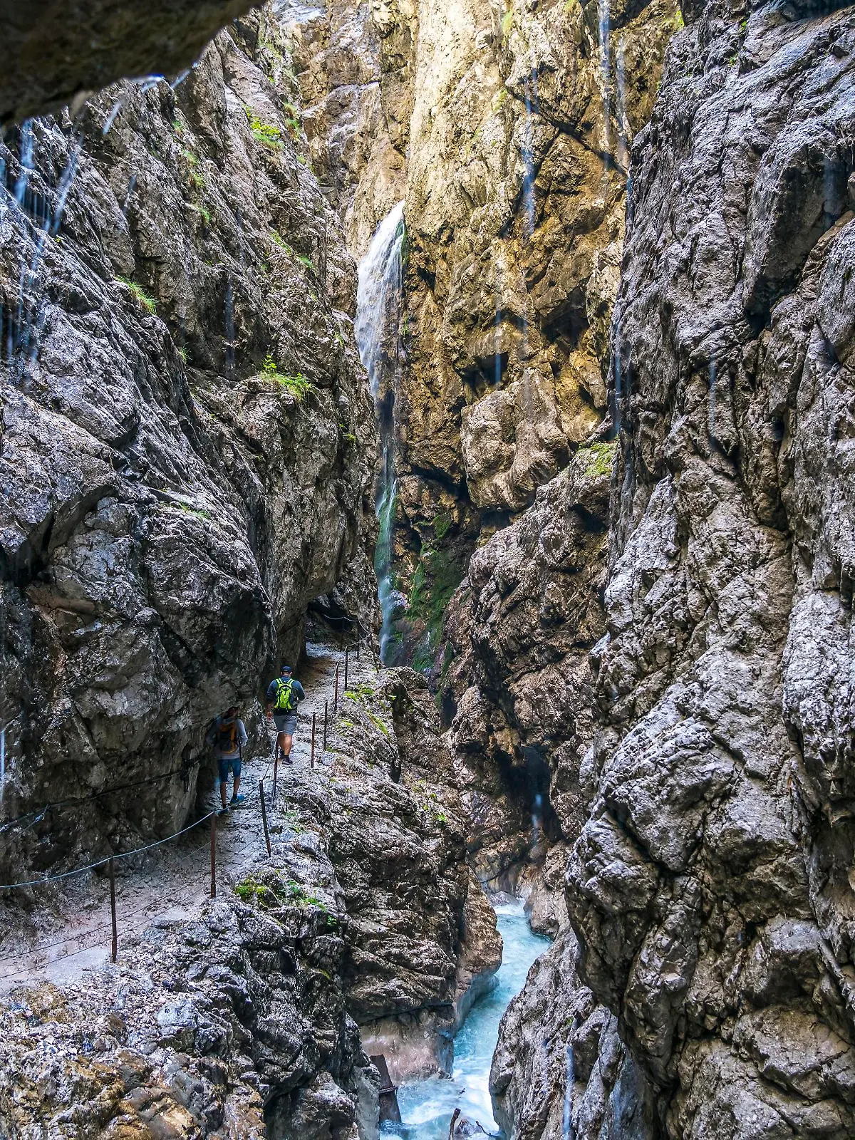 Die Schlucht Höllentalklamm bei Grainau, Garmisch-Partenkirchen, Oberbayern, Bayern, Deutschland | Höllentalklamm gorge near Grainau, Garmisch-Partenkirchen, Bavaria, Germany